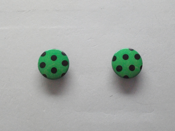 Knopf mit schwarzen Punkten Nr. 6089-36-7, Farbe 7 grün/schwarz