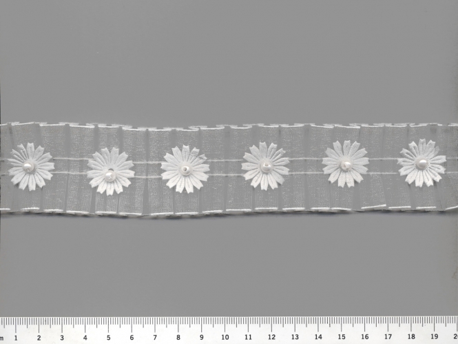 Plissee-Organzaband G2051-1 in weiß mit Satin-Blumen und Perlen